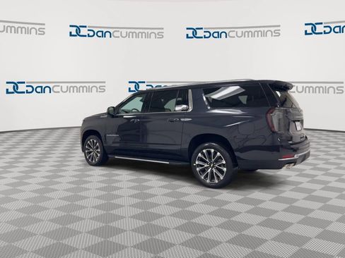 Used 2025 Chevrolet Suburban High Country AWD/4WD image 6