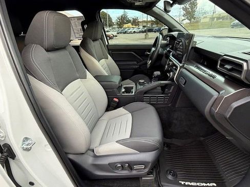 Used 2024 Toyota Tacoma TRD Sport w/ TRD Sport Upgrade Package image 18