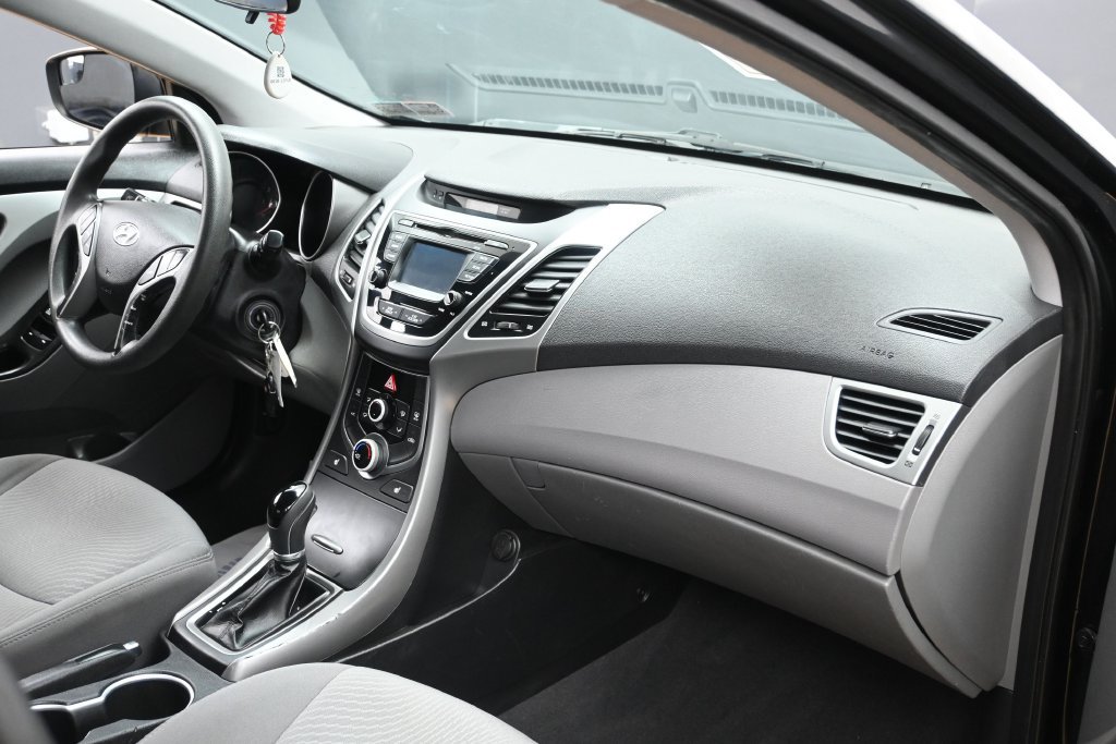 Used 2014 Hyundai Elantra SE w/ Option Group 02 FWD image 22