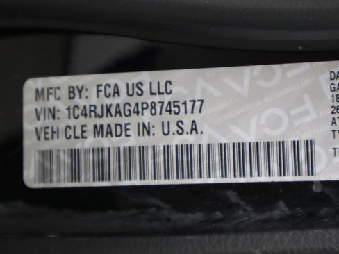 Used 2023 Jeep Grand Cherokee L Laredo w/ Luxury Tech Group I AWD/4WD image 39