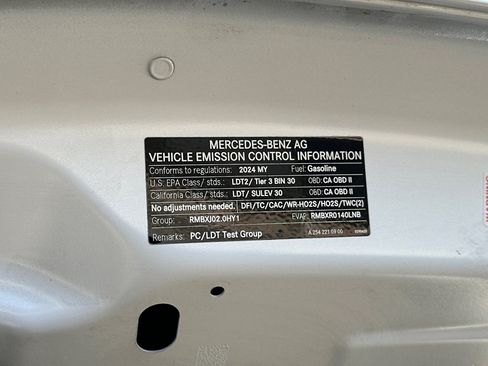 Used 2024 Mercedes-Benz GLC 300 4MATIC image 25