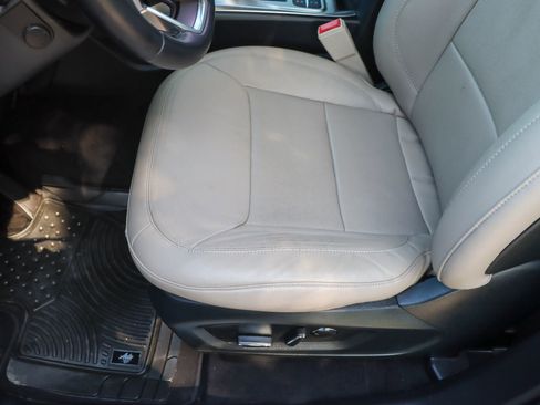 Used 2020 Ford Explorer Limited RWD image 15