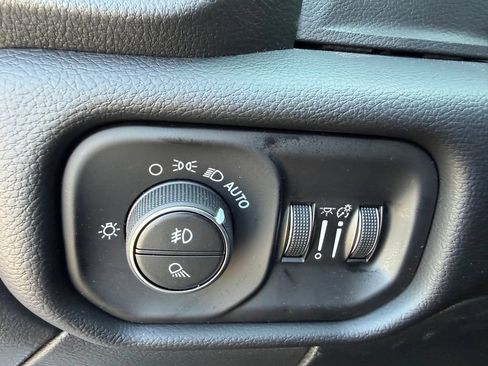 New 2026 RAM 2500 Laramie AWD/4WD image 17