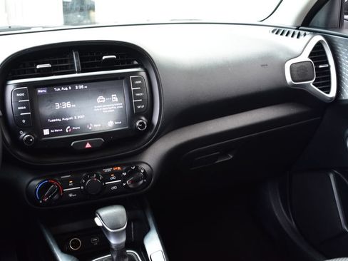 Used 2022 Kia Soul LX FWD image 24