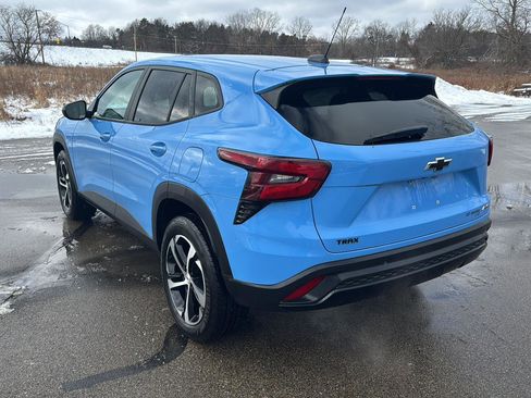 Used 2024 Chevrolet Trax RS w/ Driver Confidence Package image 3