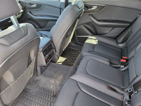 Used 2020 Audi Q8 Premium Plus image 27