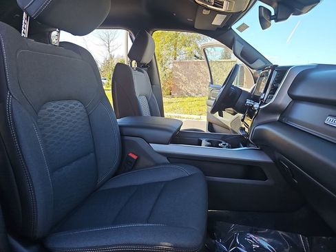 New 2026 RAM 1500 4x4 Crew Cab image 10