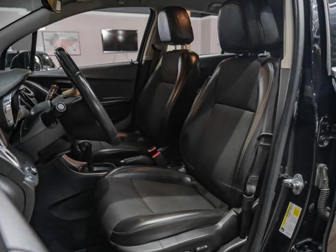 Used 2022 Chevrolet Trax LT w/ LT Convenience Package AWD/4WD image 25