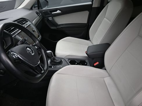 Used 2018 Volkswagen Tiguan SE w/ 18" Alloy Wheels Package FWD image 12