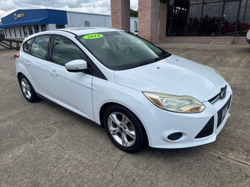 Used 2014 Ford Focus SE FWD image 2