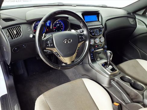 Used 2015 Hyundai Genesis 3.8 image 3