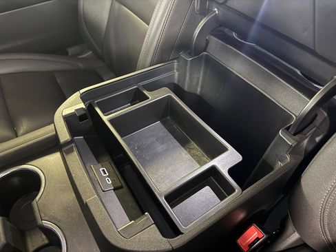 Used 2022 Chevrolet Suburban LT w/ Luxury Package image 8