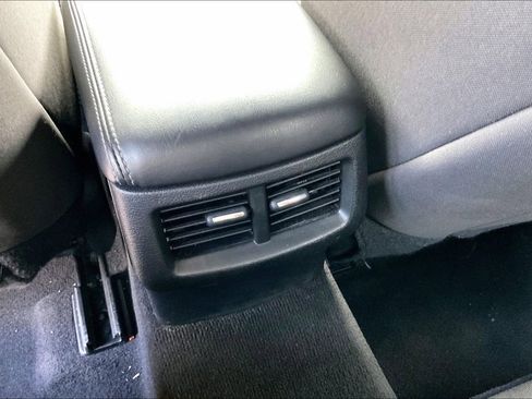 Used 2023 Dodge Challenger SXT image 10