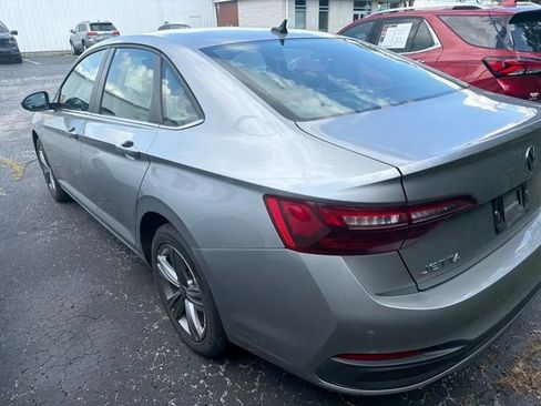 Used 2024 Volkswagen Jetta SE FWD image 7