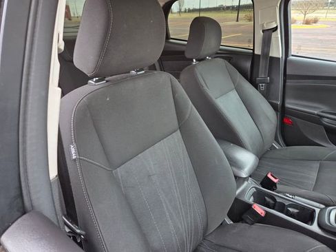 Used 2015 Ford Focus SE w/ SE Cold Weather Package image 32