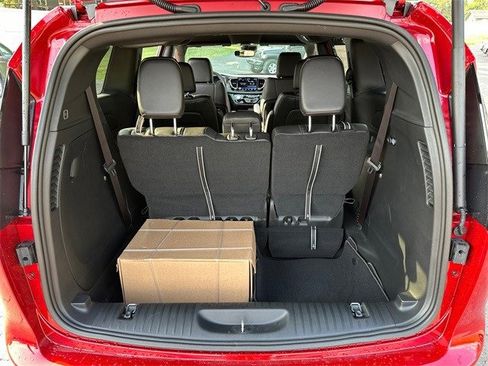 New 2025 Chrysler Pacifica Select image 10