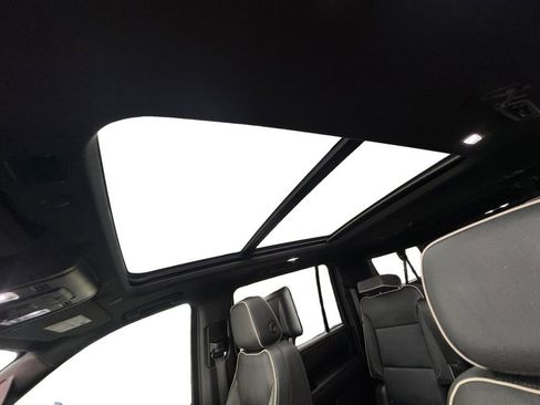 Used 2022 Chevrolet Suburban Premier w/ Premium Package image 11