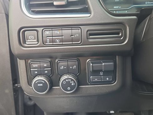 Used 2022 Chevrolet Suburban RST w/ Luxury Package AWD/4WD image 40