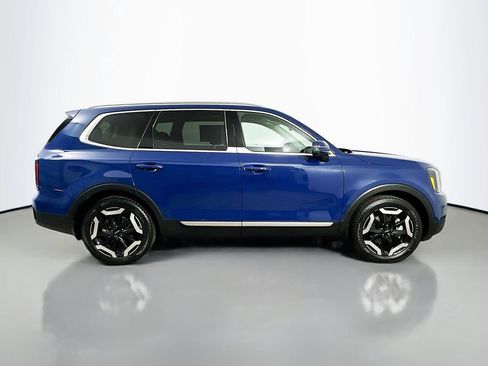 Used 2024 Kia Telluride EX w/ EX Captain's Chair Package image 7