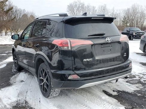Used 2016 Toyota RAV4 SE image 3