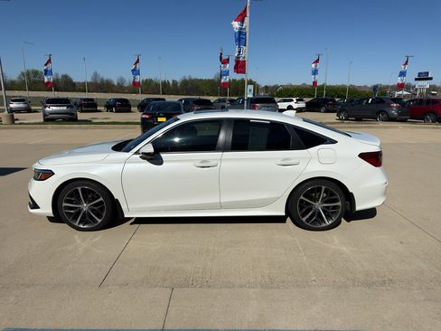 Used 2023 Honda Civic Touring image 8