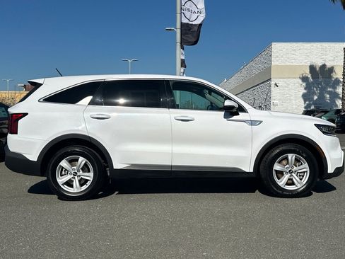 Used 2023 Kia Sorento LX image 3