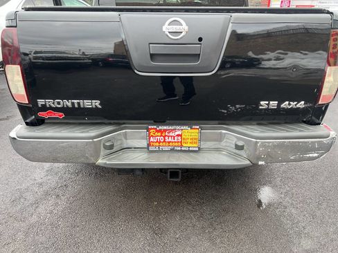 Used 2010 Nissan Frontier SE image 30