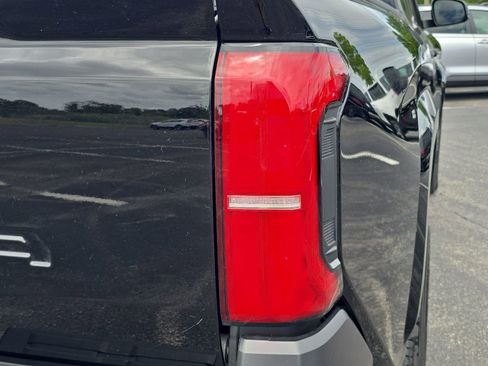 Used 2025 Toyota Tacoma SR image 8