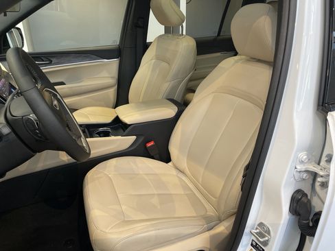 Used 2025 Jeep Grand Cherokee L Limited AWD/4WD image 18