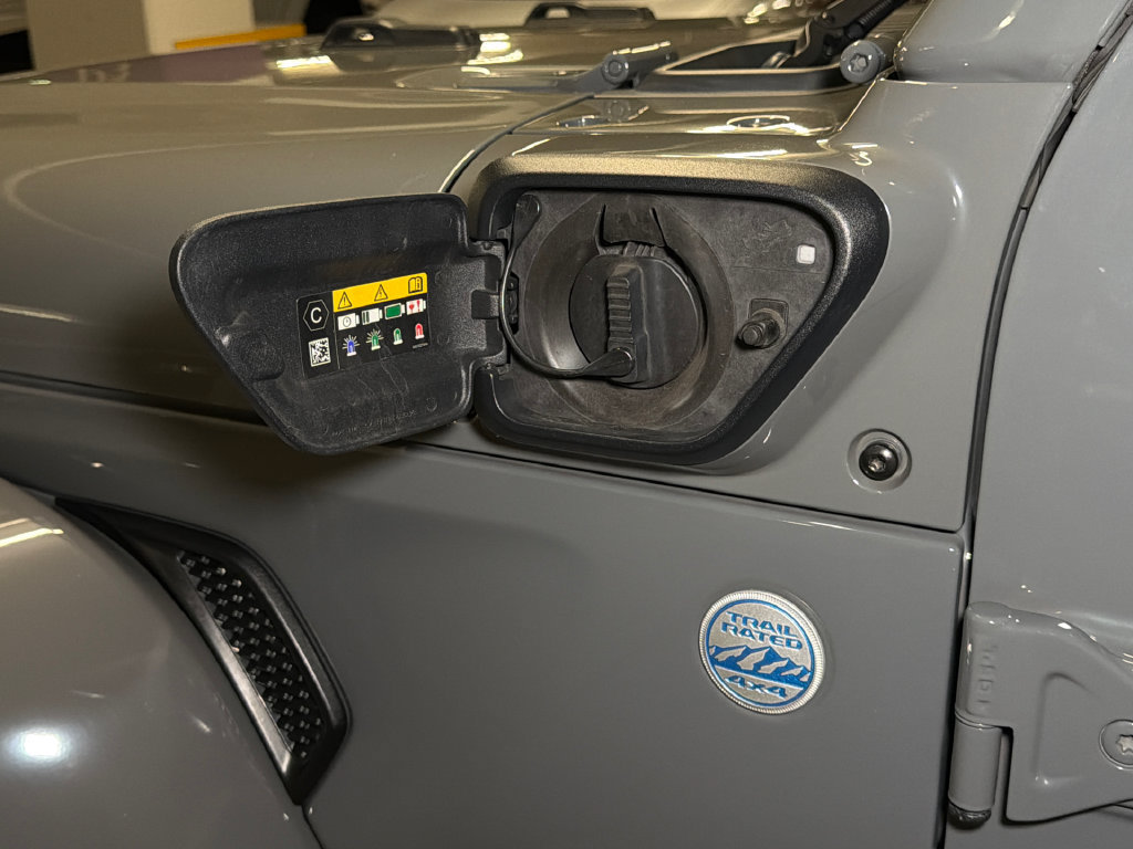 Used 2023 Jeep Wrangler Unlimited Sahara w/ Cold Weather Group AWD/4WD image 17