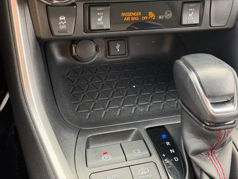 Used 2022 Toyota RAV4 SE w/ Weather & Moonroof Package image 24