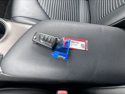 Used 2022 Toyota Camry SE w/ Carpet Mat Package (TMS) image 30