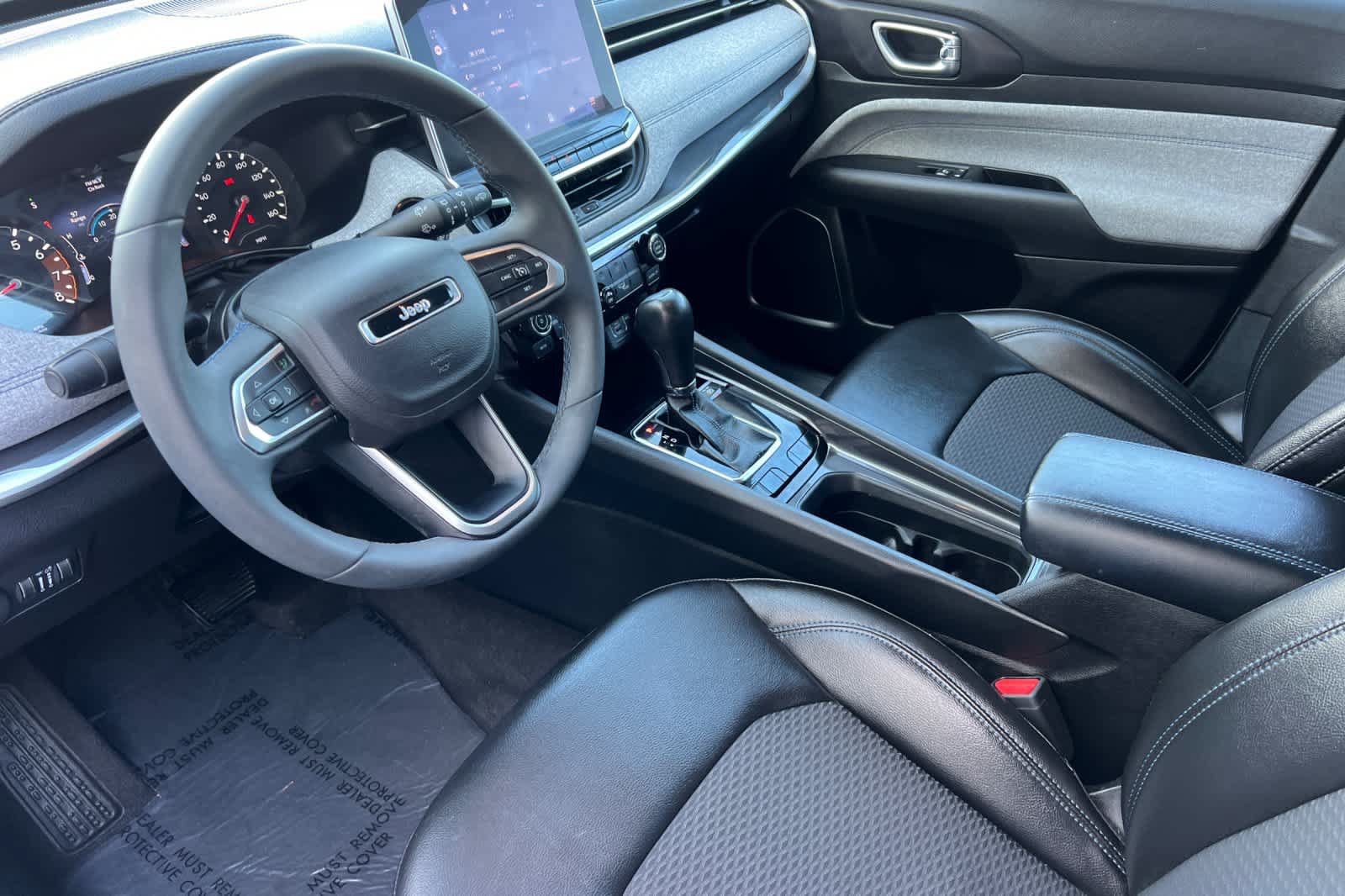 Used 2022 Jeep Compass Latitude FWD image 11