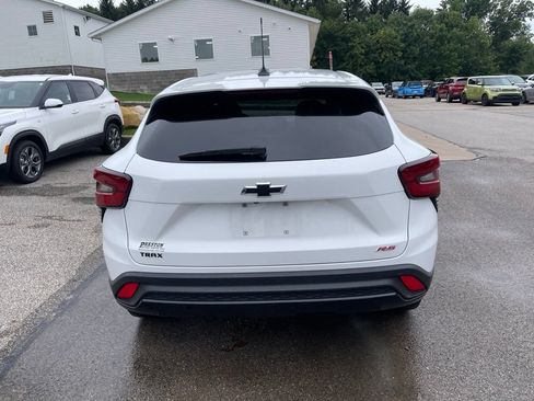 Used 2025 Chevrolet Trax RS w/ Driver Confidence Package FWD image 2
