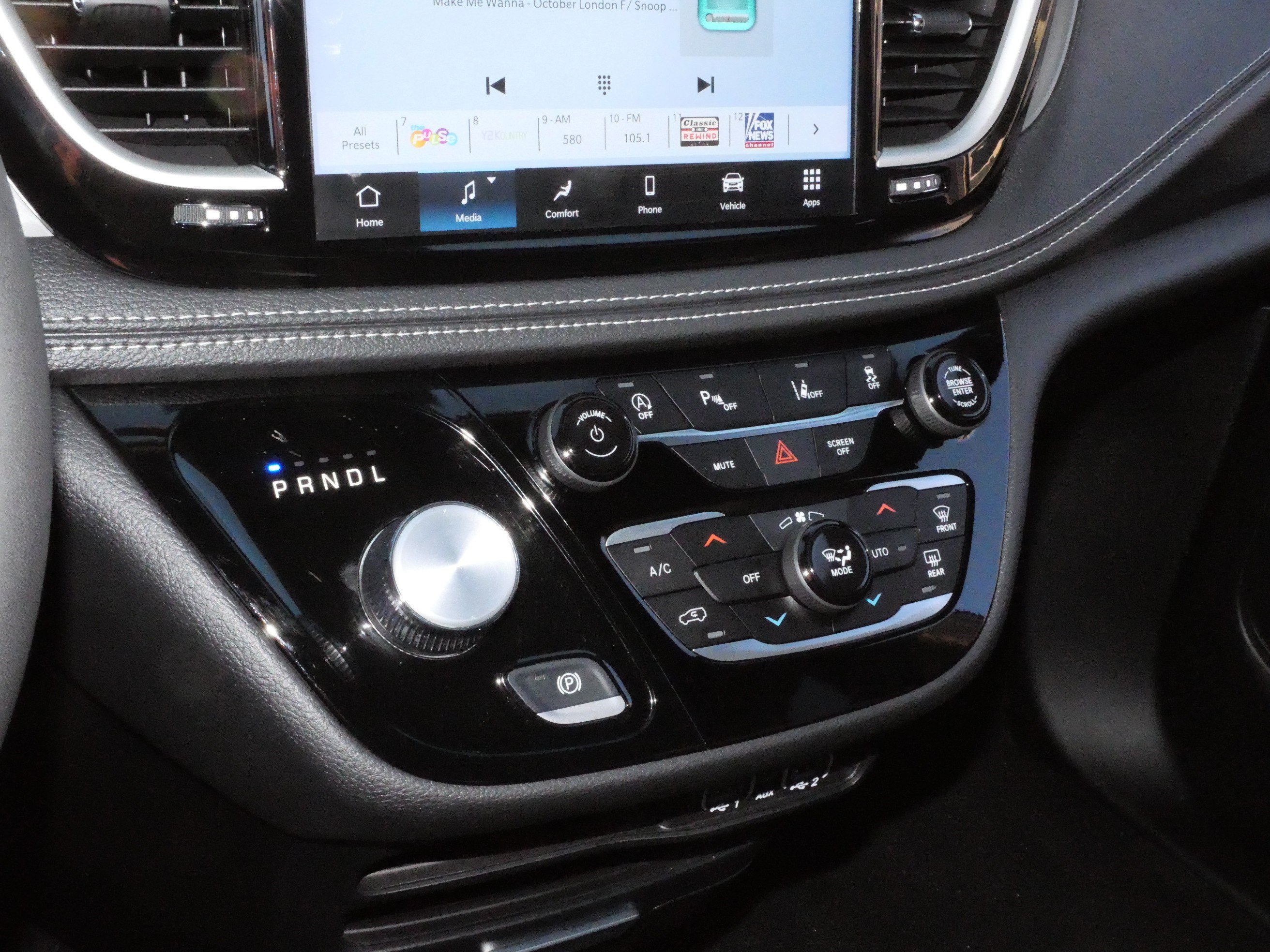 Used 2025 Chrysler Pacifica Select FWD image 25