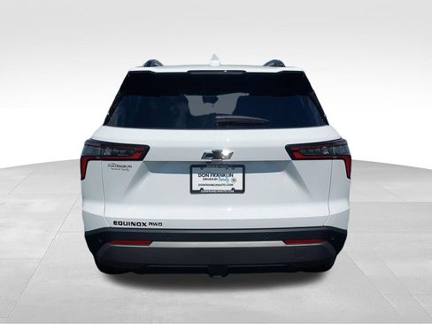 New 2027 Chevrolet Equinox LT w/ Convenience Package II AWD/4WD image 4