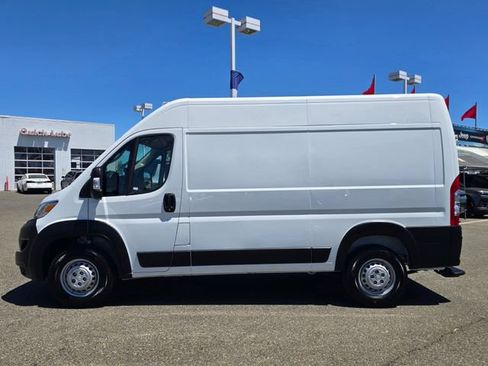 Used 2025 RAM ProMaster 2500 FWD image 8