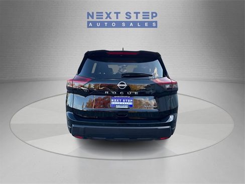 Used 2024 Nissan Rogue SV image 7