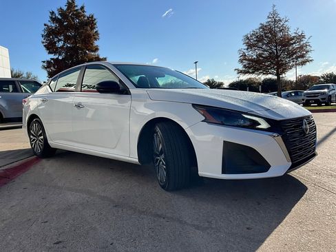 Used 2025 Nissan Altima 2.5 SV image 5