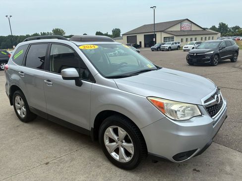 Used 2014 Subaru Forester 2.5i Premium AWD/4WD image 3