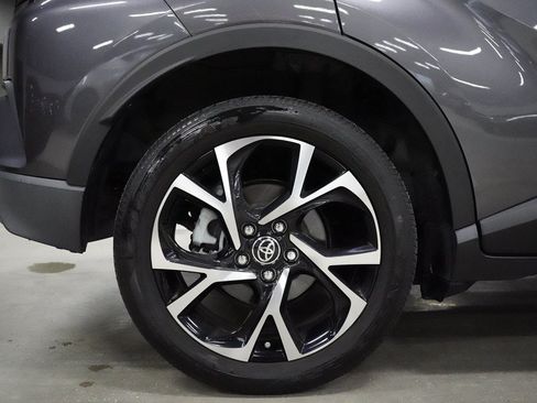 Used 2021 Toyota C-HR XLE FWD image 31