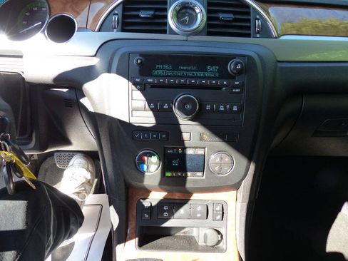 Used 2011 Buick Enclave CXL FWD image 29