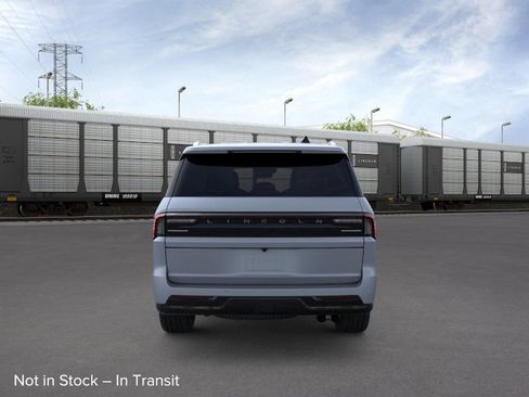 New 2026 Lincoln Navigator Reserve AWD/4WD image 5