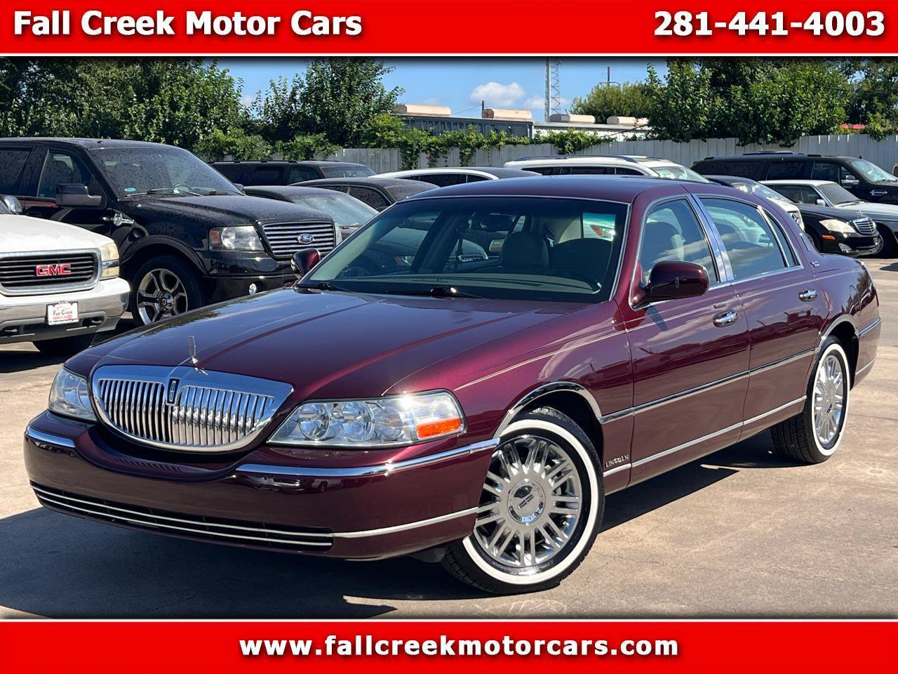 Used 2006 Lincoln Town Car Signature RWD image 1