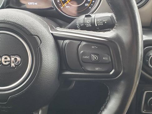 Used 2022 Jeep Wrangler Willys image 24