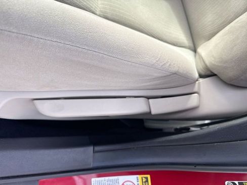 Used 2013 Toyota Corolla LE image 19