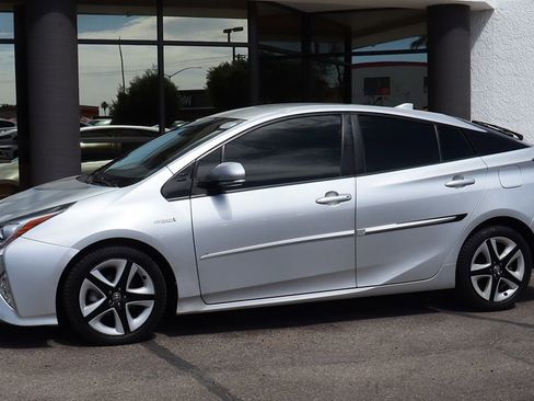 Used 2016 Toyota Prius Three Touring image 7