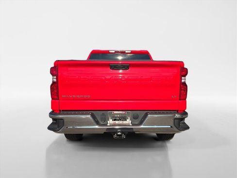 Used 2025 Chevrolet Silverado 1500 LT image 4