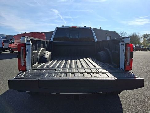 Used 2025 Ford F450 Platinum w/ FX4 Off-Road Package AWD/4WD image 31