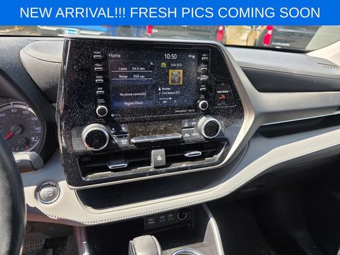 Used 2022 Toyota Highlander LE FWD image 10